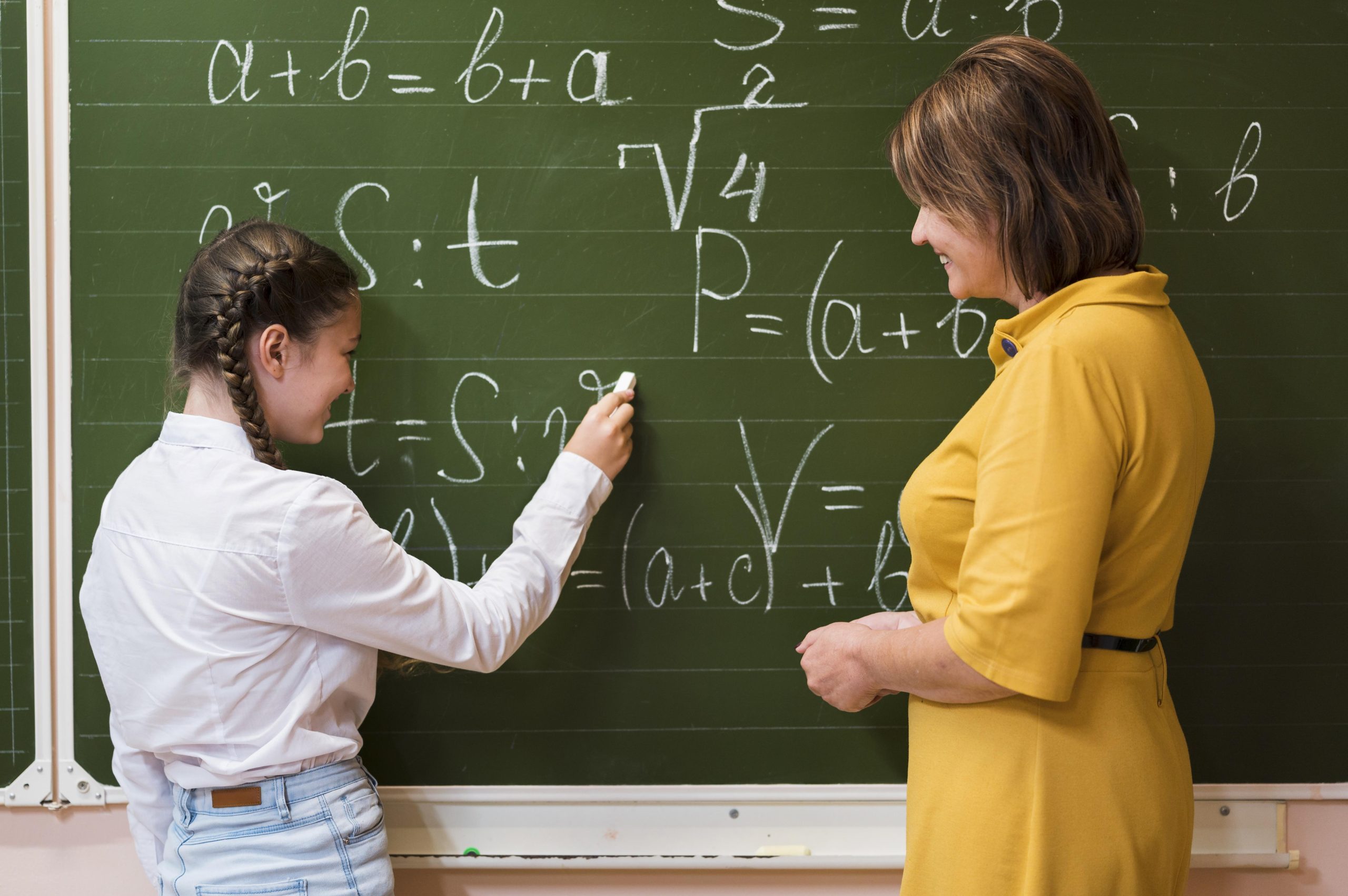 Professor que admite não saber ensina melhor, defende a educadora Fátima Freire